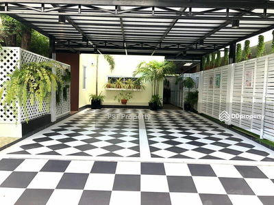 Single house near Bts Bangna and bearing, Bangkok, Thailand Single house near Bts Bangna and bearing, Bangkok, Thailand