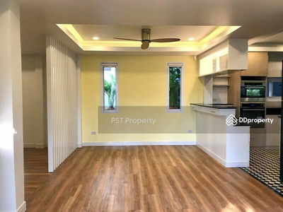 Single house near Bts Bangna and bearing, Bangkok, Thailand Single house near Bts Bangna and bearing, Bangkok, Thailand