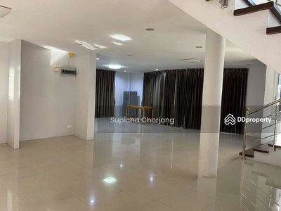 Arena Garden Village, Bangkok, Thailand Arena Garden Village, Bangkok, Thailand