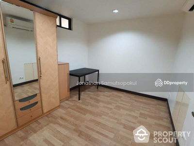 Green Point Silom, Bangkok, Thailand Green Point Silom, Bangkok, Thailand