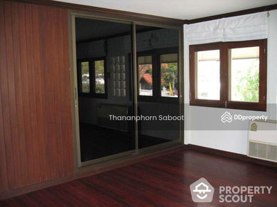 Spacious 3-Bedroom House, Bangkok, Thailand Spacious 3-Bedroom House, Bangkok, Thailand