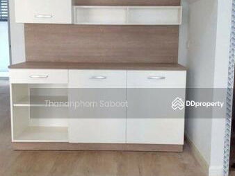 Spacious 3-Bedroom Townhouse, Bangkok, Thailand Spacious 3-Bedroom Townhouse, Bangkok, Thailand