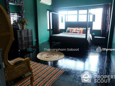 Spacious 4-Bedroom Townhouse, Bangkok, Thailand Spacious 4-Bedroom Townhouse, Bangkok, Thailand