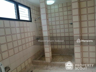 Spacious 5-Bedroom House, Bangkok, Thailand Spacious 5-Bedroom House, Bangkok, Thailand