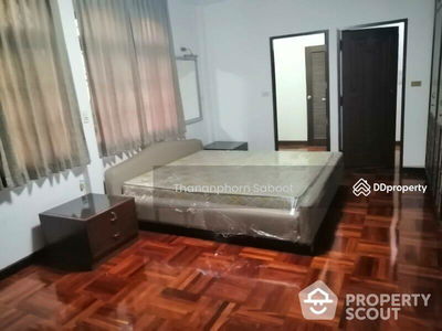 Spacious 5-Bedroom House, Bangkok, Thailand Spacious 5-Bedroom House, Bangkok, Thailand