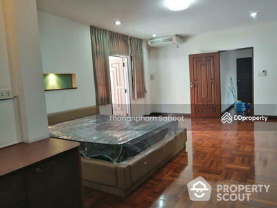 Spacious 5-Bedroom House, Bangkok, Thailand Spacious 5-Bedroom House, Bangkok, Thailand