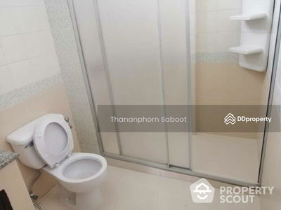 Spacious 5-Bedroom House, Bangkok, Thailand Spacious 5-Bedroom House, Bangkok, Thailand