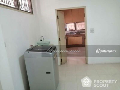 Spacious 5-Bedroom House, Bangkok, Thailand Spacious 5-Bedroom House, Bangkok, Thailand