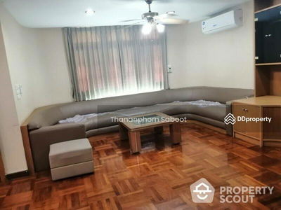 Spacious 5-Bedroom House, Bangkok, Thailand Spacious 5-Bedroom House, Bangkok, Thailand