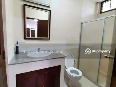 Spacious 4-Bedroom House, Bangkok, Thailand Spacious 4-Bedroom House, Bangkok, Thailand