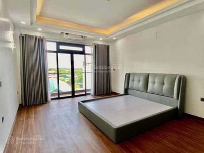 Au Co Street, Vietnam Au Co Street, Vietnam