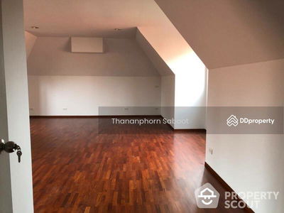 Large 7-Bedroom House, Bangkok, Thailand Large 7-Bedroom House, Bangkok, Thailand