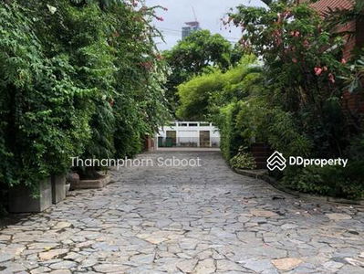 Large 7-Bedroom House, Bangkok, Thailand Large 7-Bedroom House, Bangkok, Thailand