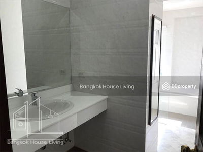 Prompong Mansion, Bangkok, Thailand Prompong Mansion, Bangkok, Thailand