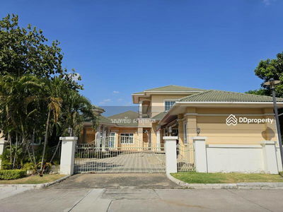 Two Grande Monaco Bangna-Wongwaen, Bangkok, Thailand Two Grande Monaco Bangna-Wongwaen, Bangkok, Thailand