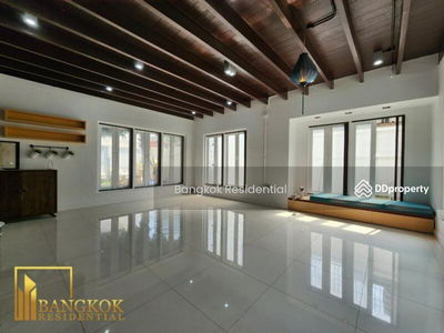 3 Bedroom House Suitable For Commercial Use in Nana, Bangkok, Thailand 3 Bedroom House Suitable For Commercial Use in Nana, Bangkok, Thailand