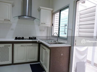 Bangkok Boulevard Rama9 Srinakarin, Bangkok, Thailand Bangkok Boulevard Rama9 Srinakarin, Bangkok, Thailand