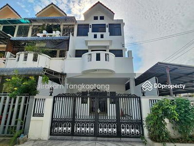 Townhouse, 4 bedrooms, 3 bathrooms, 1 kitchen, in Soi Bangkok Nonthaburi 43, Bangkok., Thailand Townhouse, 4 bedrooms, 3 bathrooms, 1 kitchen, in Soi Bangkok Nonthaburi 43, Bangkok., Thailand