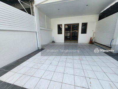 Townhouse, 4 bedrooms, 3 bathrooms, 1 kitchen, in Soi Bangkok Nonthaburi 43, Bangkok., Thailand Townhouse, 4 bedrooms, 3 bathrooms, 1 kitchen, in Soi Bangkok Nonthaburi 43, Bangkok., Thailand