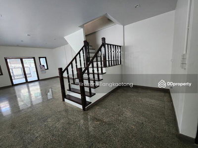 Townhouse, 4 bedrooms, 3 bathrooms, 1 kitchen, in Soi Bangkok Nonthaburi 43, Bangkok., Thailand Townhouse, 4 bedrooms, 3 bathrooms, 1 kitchen, in Soi Bangkok Nonthaburi 43, Bangkok., Thailand