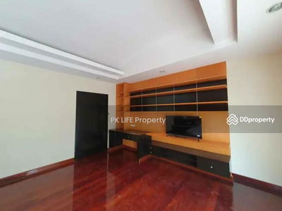 Gehäuse In Ban Ratsada, Thailand Gehäuse In Ban Ratsada, Thailand