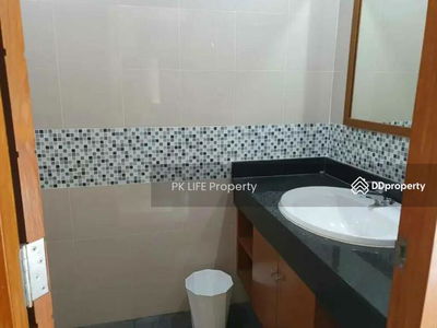 Gehäuse In Ban Ratsada, Thailand Gehäuse In Ban Ratsada, Thailand