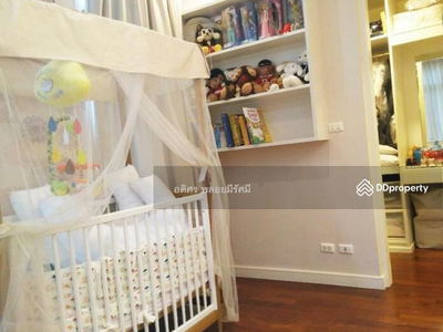 Narasiri Sathorn - Wongwaen, Bangkok, Thailand Narasiri Sathorn - Wongwaen, Bangkok, Thailand