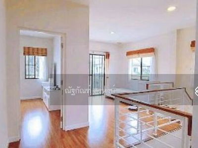 Manthana Lake Watcharapol Village, Bangkok, Thailand Manthana Lake Watcharapol Village, Bangkok, Thailand