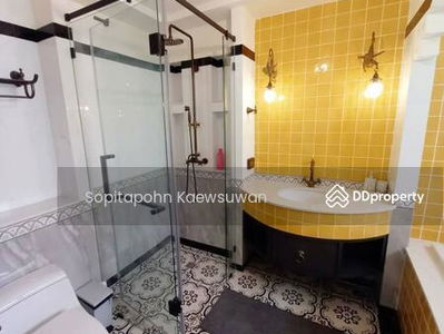 10400, Bangkok, Thailand 10400, Bangkok, Thailand