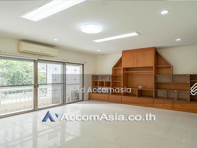 Home Office | 5 Bedrooms Townhouse for Sale and Rent in Sukhumvit, Bangkok near BTS Ekkamai AA30827, Bangkok, Thailand Home Office | 5 Bedrooms Townhouse for Sale and Rent in Sukhumvit, Bangkok near BTS Ekkamai AA30827, Bangkok, Thailand
