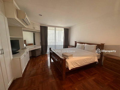 Trinity Complex, Bangkok, Thailand Trinity Complex, Bangkok, Thailand