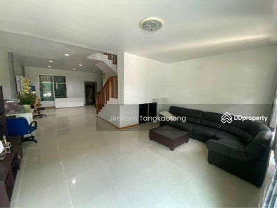 Baan Klang Muang Monte Carlo, 4 floors, 5 bedrooms, 6 bathrooms, can register a company, Bangkok, Thailand Baan Klang Muang Monte Carlo, 4 floors, 5 bedrooms, 6 bathrooms, can register a company, Bangkok, Thailand