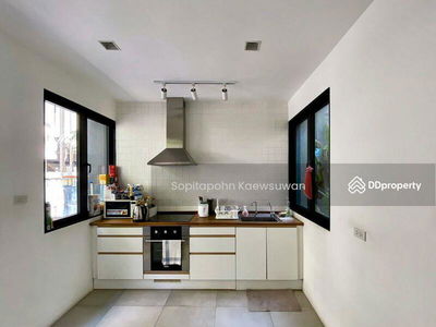 10110, Bangkok, Thailand 10110, Bangkok, Thailand