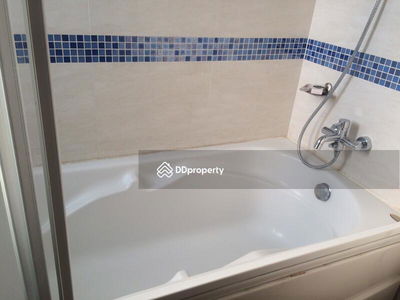 Life @ Sukhumvit 65, Bangkok, Thailand Life @ Sukhumvit 65, Bangkok, Thailand