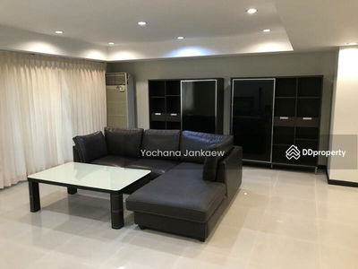 Royal Castle Sukhumvit, Bangkok, Thailand Royal Castle Sukhumvit, Bangkok, Thailand