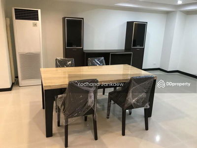 Royal Castle Sukhumvit, Bangkok, Thailand Royal Castle Sukhumvit, Bangkok, Thailand