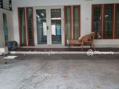 2-story townhouse, 25 sq m, Lat Phrao Road, Chatuchak District, Bangkok, Thailand 2-story townhouse, 25 sq m, Lat Phrao Road, Chatuchak District, Bangkok, Thailand