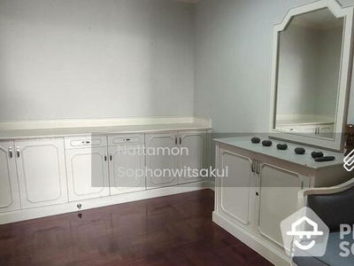 Le Chateau Mansion, Bangkok, Thailand Le Chateau Mansion, Bangkok, Thailand