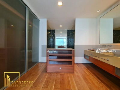 Ficus Lane, Bangkok, Thailand Ficus Lane, Bangkok, Thailand