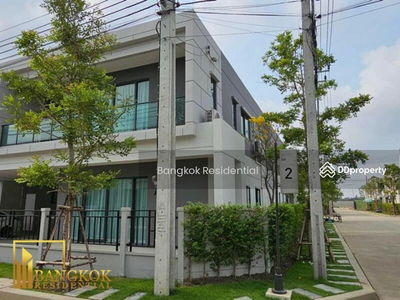 House in Compound, Samut Prakan, Thailand House in Compound, Samut Prakan, Thailand