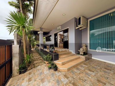 Housing in Ban Ratsada, Thailand Housing in Ban Ratsada, Thailand