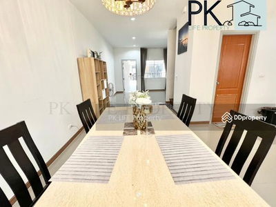 Gehäuse In Ban Ratsada, Thailand Gehäuse In Ban Ratsada, Thailand