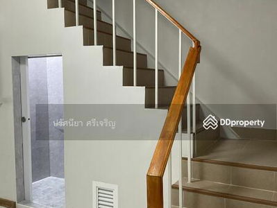 Townhouse for rent, 18.7 sq m, 5 floors, newly renovated, 5 bedrooms, 5 bathrooms, 7 air conditioners, 3 phase electricity, 2 kitchens. Usable area 370 sq m. Electric door, Bangkok, Thailand Townhouse for rent, 18.7 sq m, 5 floors, newly renovated, 5 bedrooms, 5 bathrooms, 7 air conditioners, 3 phase electricity, 2 kitchens. Usable area 370 sq m. Electric door, Bangkok, Thailand