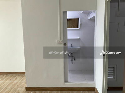 Townhouse for rent, 18.7 sq m, 5 floors, newly renovated, 5 bedrooms, 5 bathrooms, 7 air conditioners, 3 phase electricity, 2 kitchens. Usable area 370 sq m. Electric door, Bangkok, Thailand Townhouse for rent, 18.7 sq m, 5 floors, newly renovated, 5 bedrooms, 5 bathrooms, 7 air conditioners, 3 phase electricity, 2 kitchens. Usable area 370 sq m. Electric door, Bangkok, Thailand