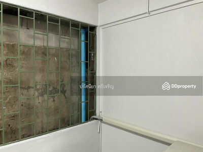 Townhouse for rent, 18.7 sq m, 5 floors, newly renovated, 5 bedrooms, 5 bathrooms, 7 air conditioners, 3 phase electricity, 2 kitchens. Usable area 370 sq m. Electric door, Bangkok, Thailand Townhouse for rent, 18.7 sq m, 5 floors, newly renovated, 5 bedrooms, 5 bathrooms, 7 air conditioners, 3 phase electricity, 2 kitchens. Usable area 370 sq m. Electric door, Bangkok, Thailand