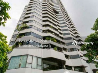 Lake Avenue Sukhumvit 16, Bangkok, Thailand Lake Avenue Sukhumvit 16, Bangkok, Thailand