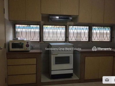 House for rent, 3 floors, 4 bedrooms, Phrom Phong area., Bangkok, Thailand House for rent, 3 floors, 4 bedrooms, Phrom Phong area., Bangkok, Thailand
