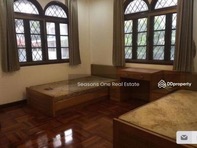House for rent, 3 floors, 4 bedrooms, Phrom Phong area., Bangkok, Thailand House for rent, 3 floors, 4 bedrooms, Phrom Phong area., Bangkok, Thailand