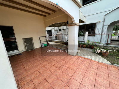 Prachachuen Village, Nonthaburi, Thailand Prachachuen Village, Nonthaburi, Thailand