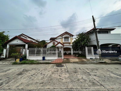 Prachachuen Village, Nonthaburi, Thailand Prachachuen Village, Nonthaburi, Thailand